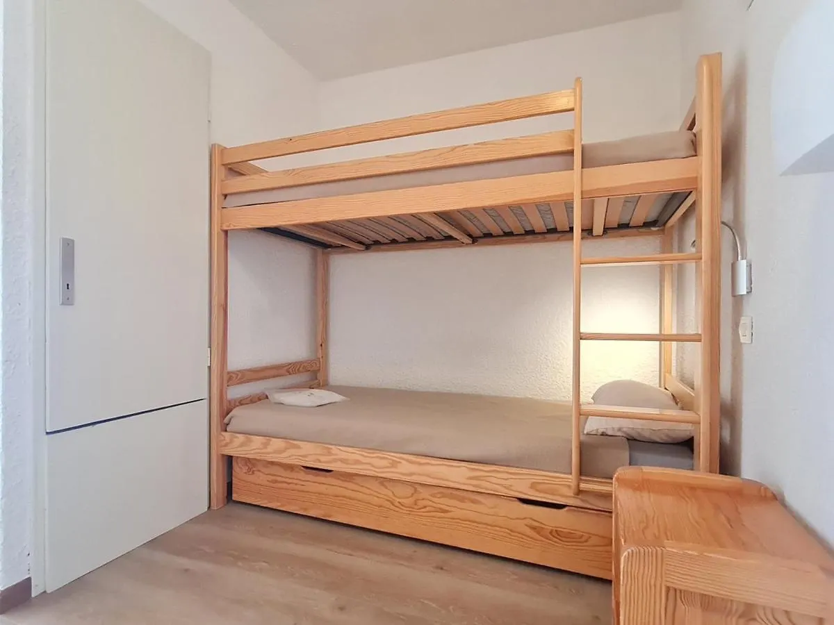 Studio Les Deux Alpes, 1 Piece, 4 Personnes - Fr-1-348-221 Apartment 0*,  France
